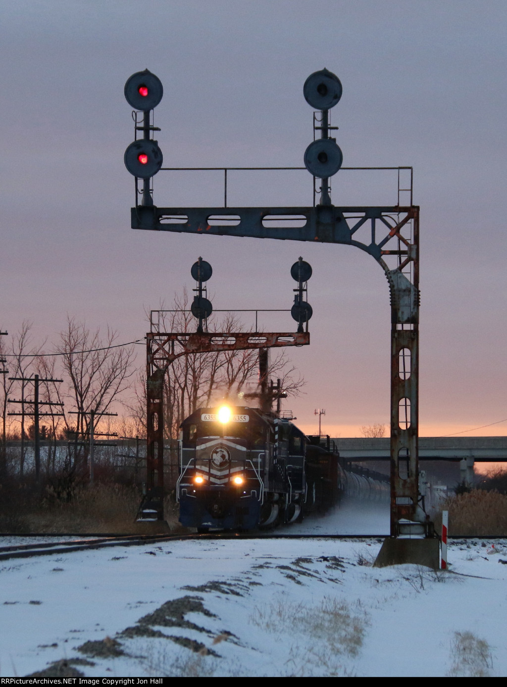 LSRC 6355 comes north under the signals at Kearsley with Z127